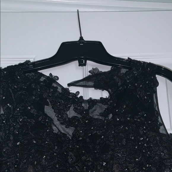 Short poofy black prom dress - Picture 2 of 8